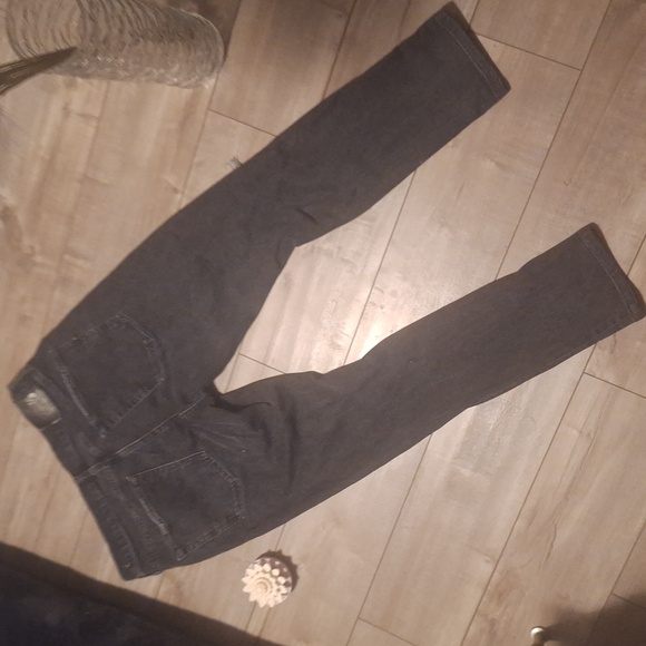 Abercrombie & Fitch - Picture 7 of 7